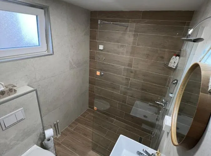 Golden In The Town Center With A Free Garage